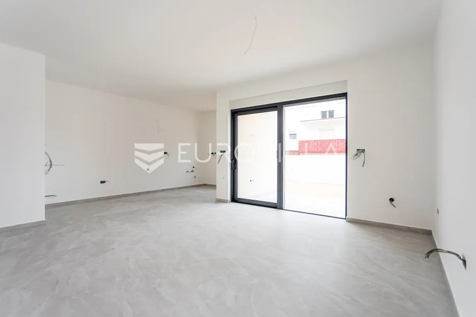 vodice, prostran dvosoban stan, 115,56 m² - slika 2