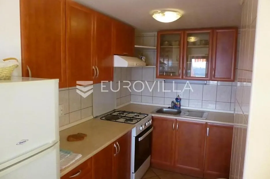 krk, omišalj, kuća sa pet apartmana, 200 m od mora - slika 9