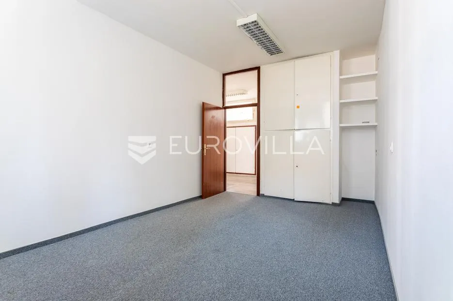 split, zvonimirova ulica, prostran ured 162 m² - slika 11