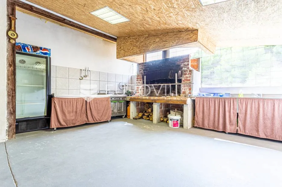 omiška rivijera- lokva rogoznica, apartmanska kuća s 8 stanova, udaljena 300 m od mora. - slika 55