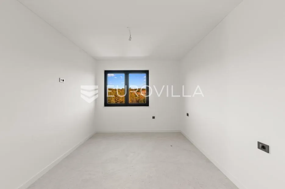 istra, poreč, novogradnja, prostrani penthouse sa krovnom terasom, odlična lokacija - slika 29