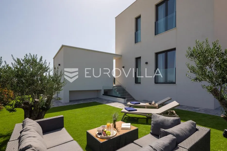 vodice, moderna vila s bazenom i pogledom na more, 332,92 m² - slika 42