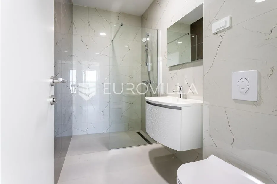 srima, trosoban penthouse na vrhunskoj lokaciji s pogledom na more - slika 17