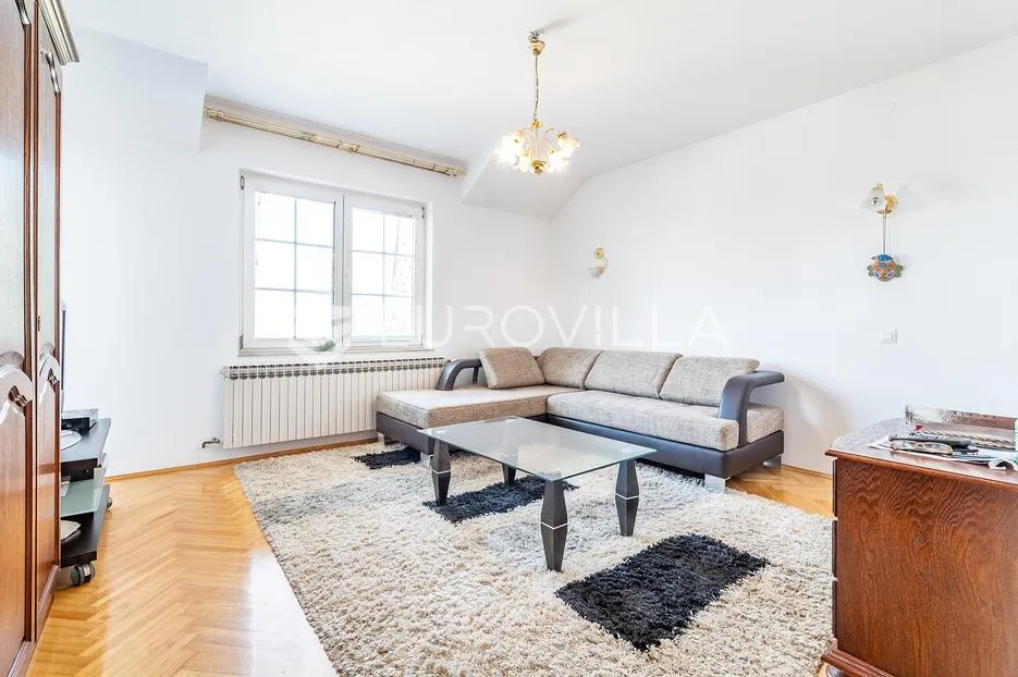 zagreb, bukovac, prekrasna obiteljska samostojeća kuća 380 m², garaža, okućnica - slika 11