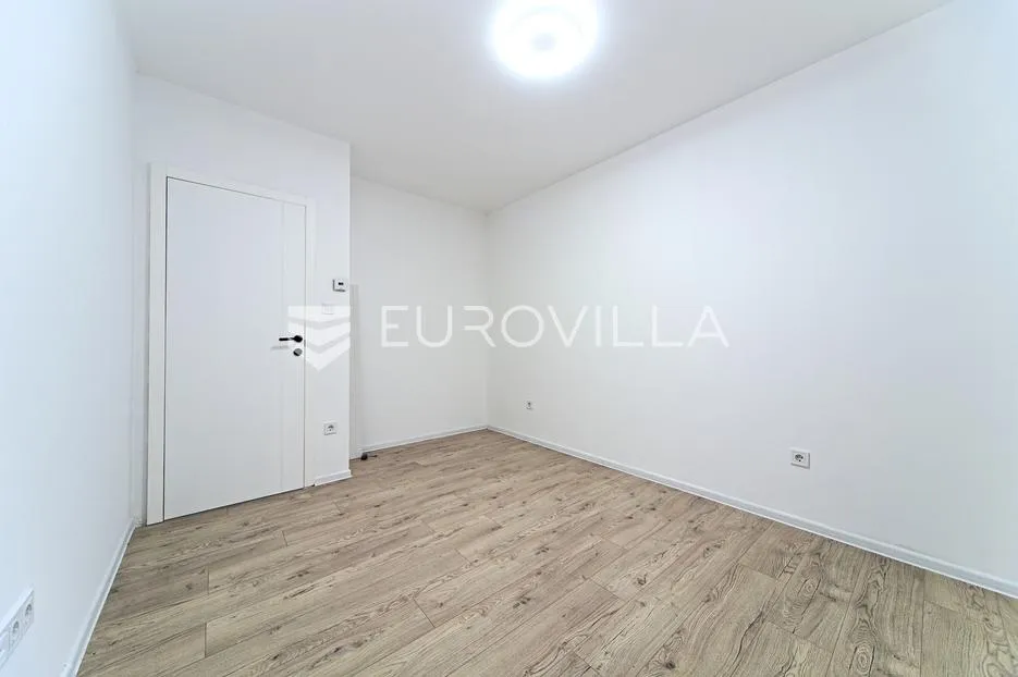 osijek, donji grad, prodaje se četverosoban stan površine 120 m² - slika 15