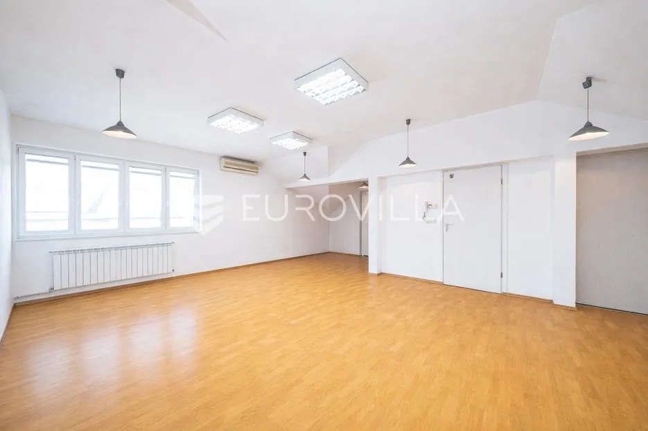 samobor, funkcionalan trosoban stan 95 m² sa vanjskim parkirnim mjestom - slika 4