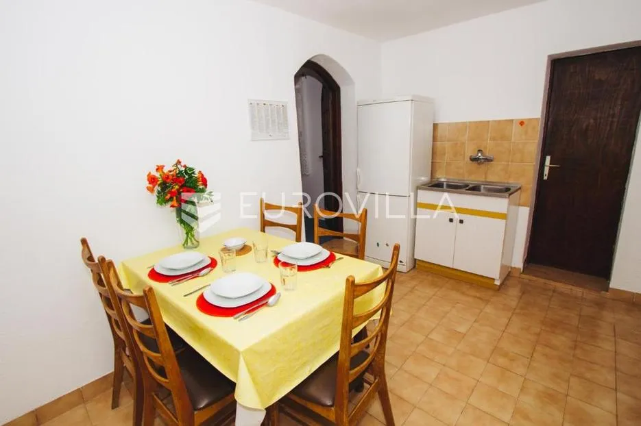 kaprije, prekrasna kuća s apartmanima, 180 m² - slika 21