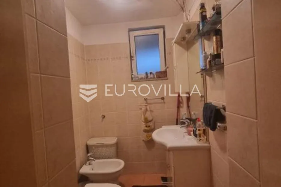 šibenik, centar, komforan stan veličine 100 m2 - slika 8