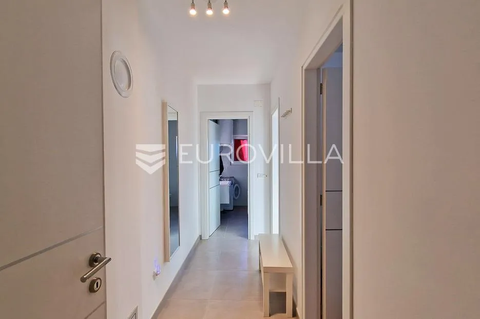 peroj, fažana, komforan stan 130 m² s vrtom 227 m² i prostranim suterenom - slika 12