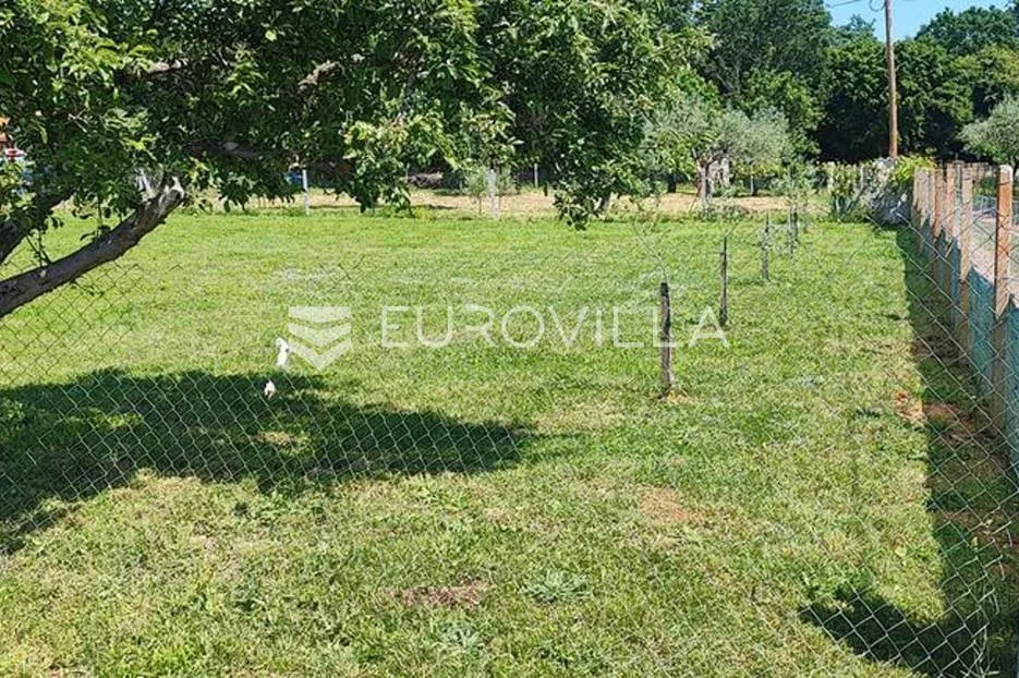valtura, ravno poljoprivredno zemljište sa uređenim putem - slika 9