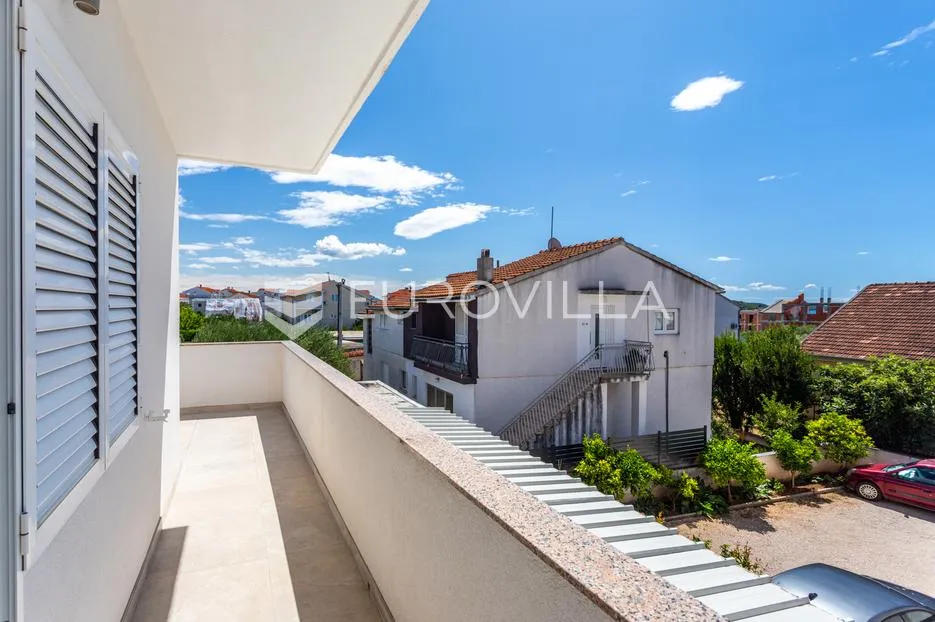 vodice, apartmanska kuća – idealna investicija za turizam! - slika 5