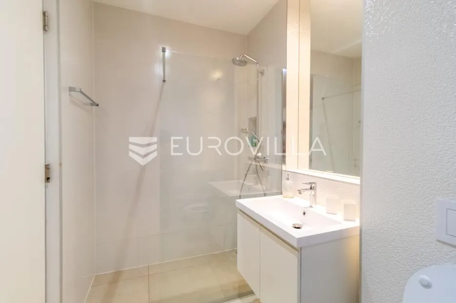 opatija, volosko, luksuzan penthaus 267 m², krovna terasa s jacuzzijem - slika 38
