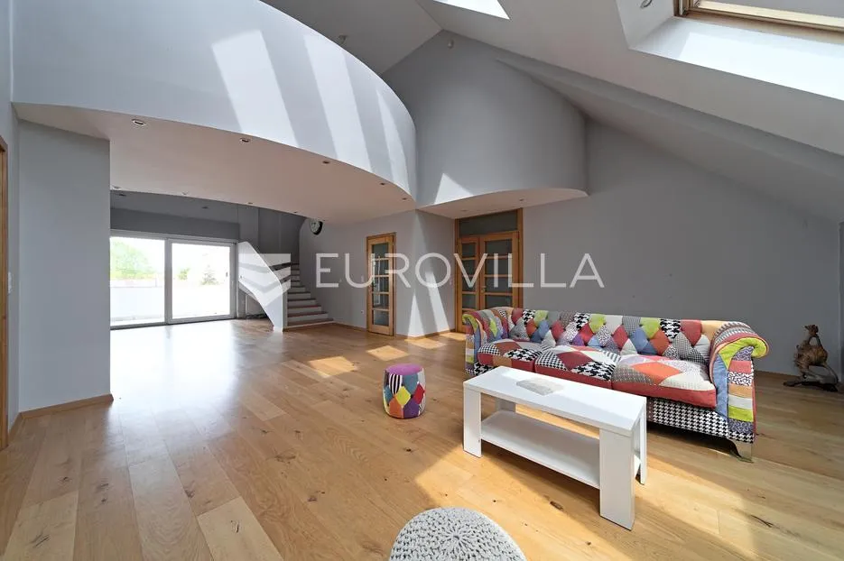 osijek, gornji grad, najam, dvoetažni stan uredi 243 m² zatvorenog prostora - slika 2