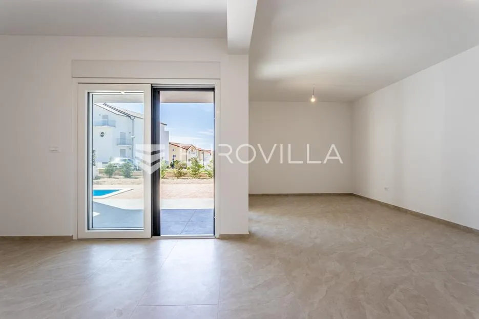 vodice, moderna dvojna kuća s bazenom, novogradnja 169,89 m² - slika 5