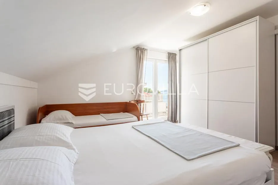 kaštel stari, dvosoban stan s predivnim pogledom, prvi red do mora - slika 7