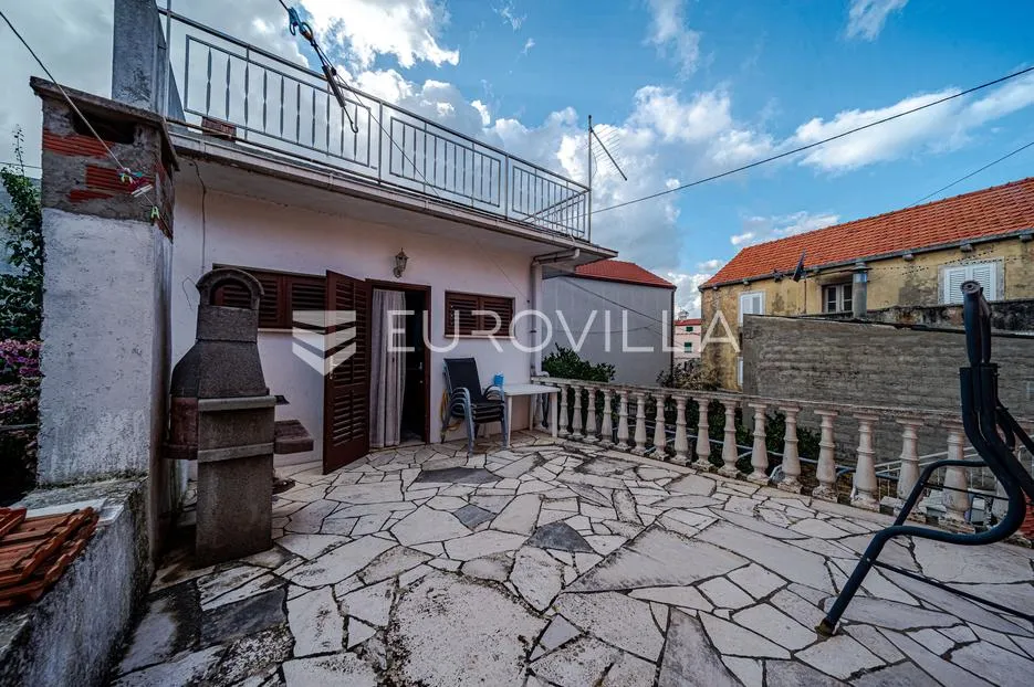 otok korčula, vela luka, kamena kuća u centru mjesta - slika 13