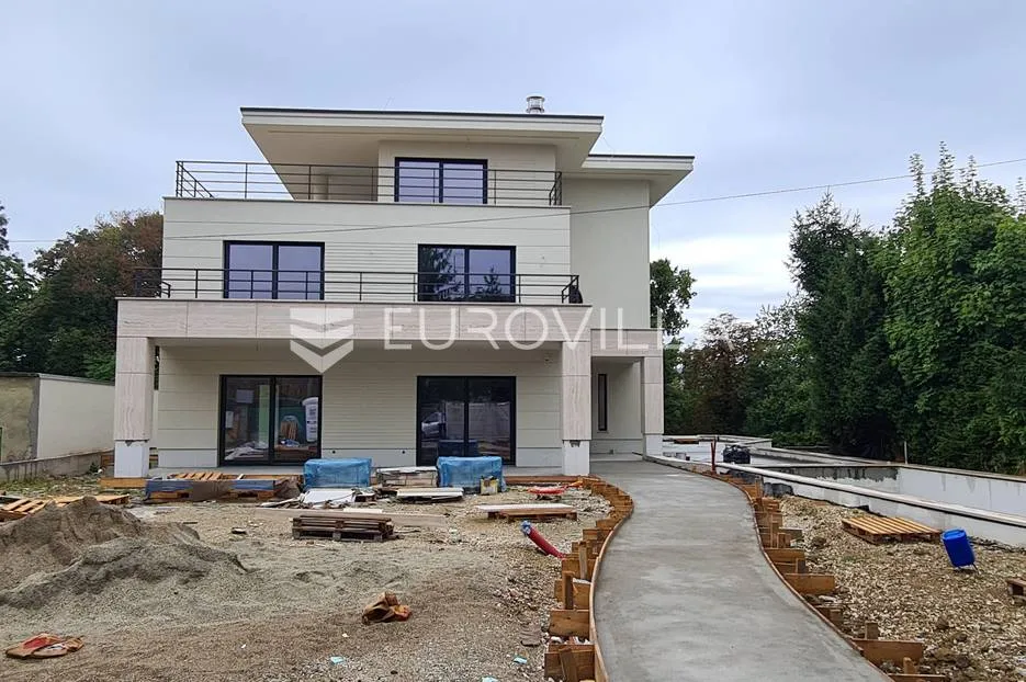 tuškanac vila 600m2 na zemljištu 5.000m2 - slika 3