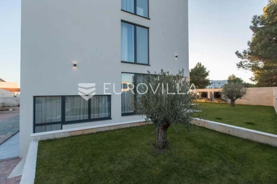 medulin, besprijekornog luksuzna vila 400 m² s bazenom, 300 m od plaže - slika 56