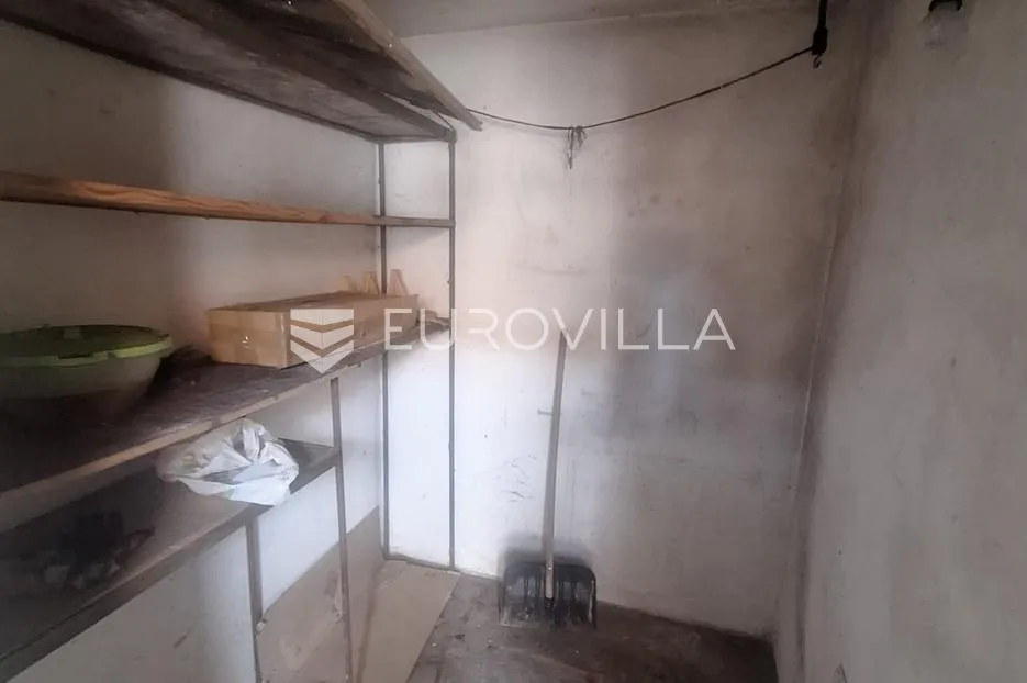 karlovac, dubovac, kuća 115 m², odlična lokacija - slika 9