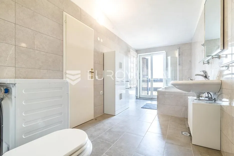zagreb, sveti duh, komforan četverosoban stan, 228.18 m² s prekrasnim pogledom - slika 8