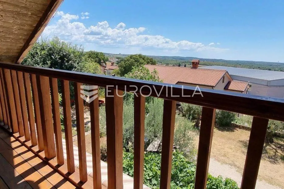 istra, kaštelir, šarmantna drvena kuća 117m2 s pogledom na more - slika 2