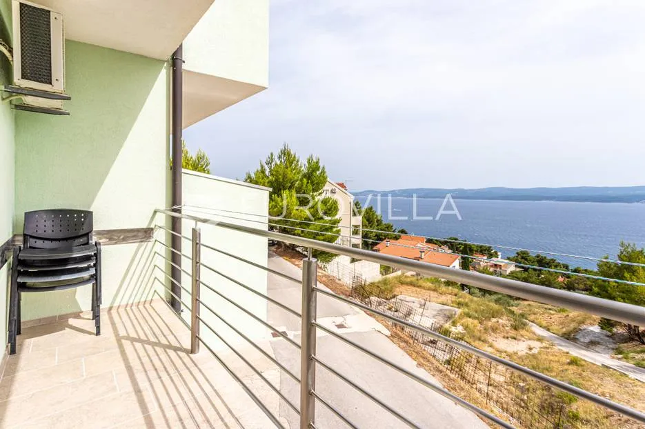 omiška rivijera- lokva rogoznica, apartmanska kuća s 8 stanova, udaljena 300 m od mora. - slika 43