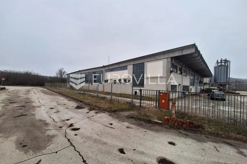 vojnić, proizvodna hala i skladište 9000 m² na parceli od 25000 m², višenamjenska mogućnost - slika 2