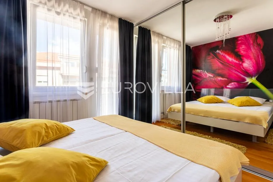 split, zenta, komforan dvosoban stan s pogledom na more i garažom od 1.10.2026. - slika 9