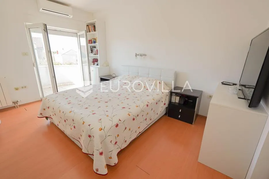 zadar, bokanjac, prostrana kuća površine 376 m² s velikim potencijalom - slika 37