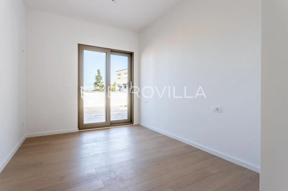 split, prekrasan penthouse s pogledom na more i grad - slika 24