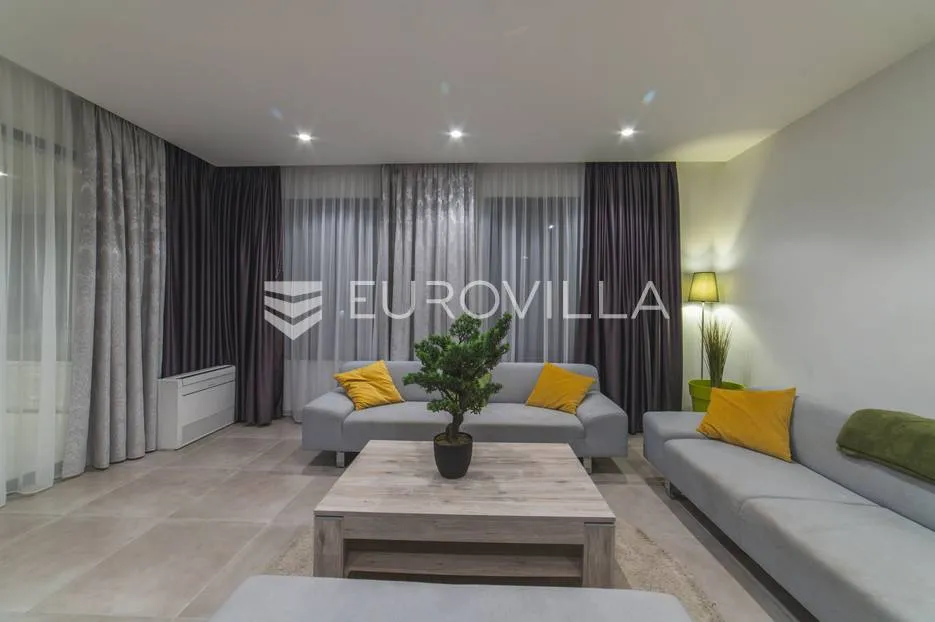 trogir, luksuzna vila s bazenom, nkp 368 m2 - slika 65