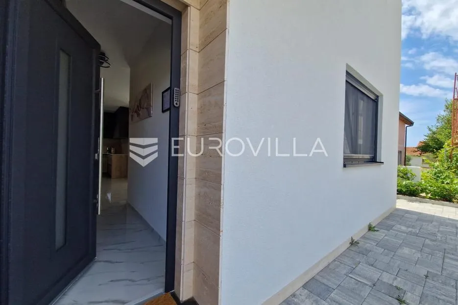 vir, predivna moderna vila s bazenom u centru mjesta, vrhunska lokacija, 450 m od mora - slika 73