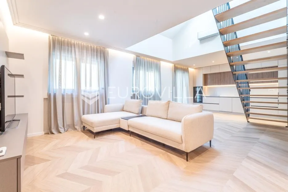 Zagreb, Bogovićeva, luksuzan četverosoban penthouse 150 m² - Donji grad