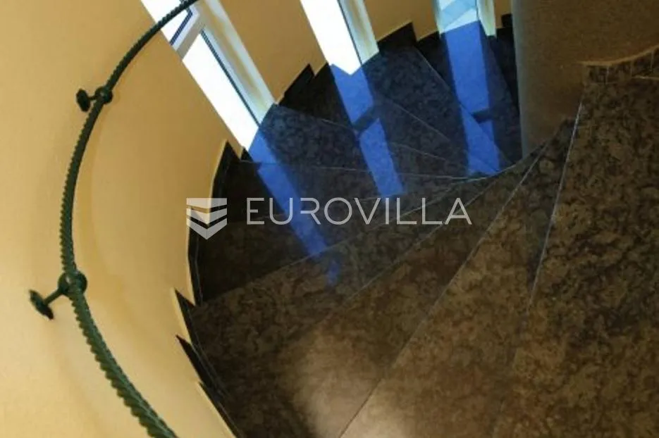 vodice, atraktivna vila 850 m² - slika 15