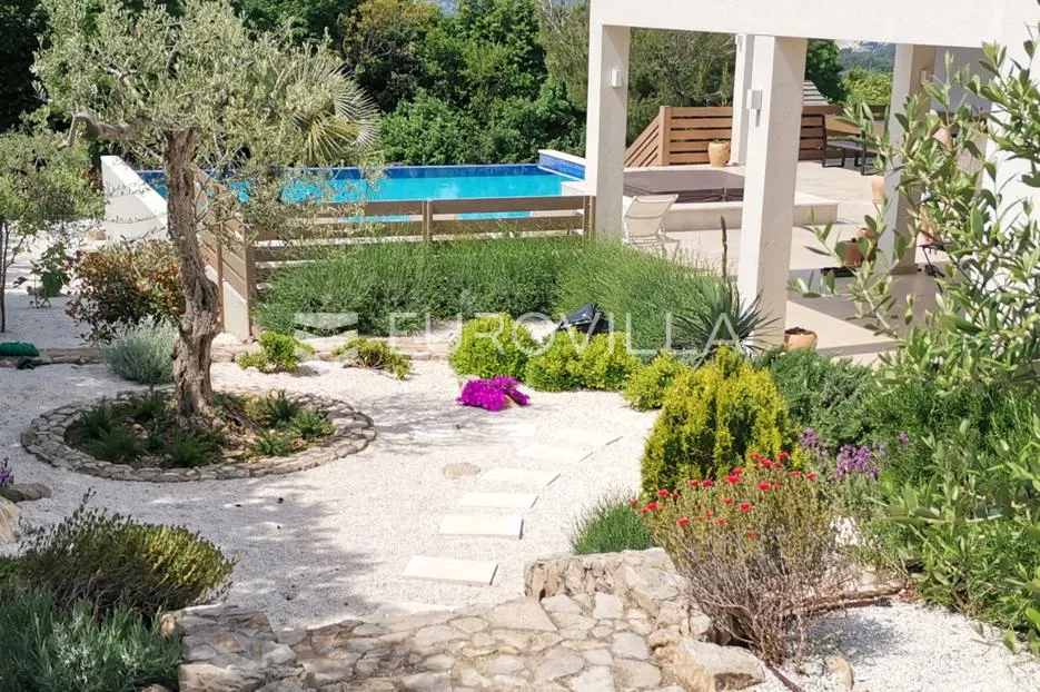 istra, labin, prekrasna vila s pogledom na more prepuna sadržaja - slika 30