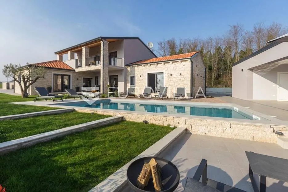 sveti lovreč, prekrasna vila s bazenom na uređenoj okućnici od 1874m2 - slika 5