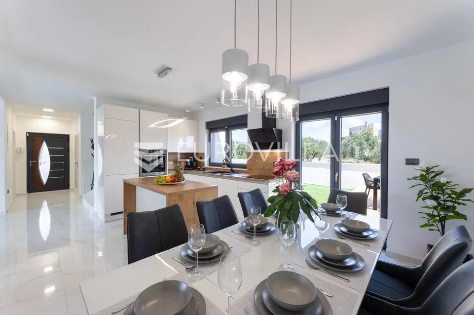 primošten, prekrasna vila s bazenom i pogledom na more, 311,56 m² - slika 12