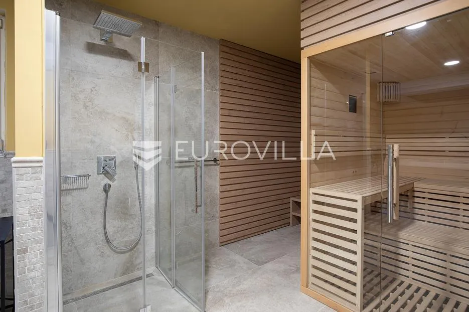 medulin, prekrasna villa od 350 m2, svega 6 m od mora s očaravajućim pogledom - slika 41