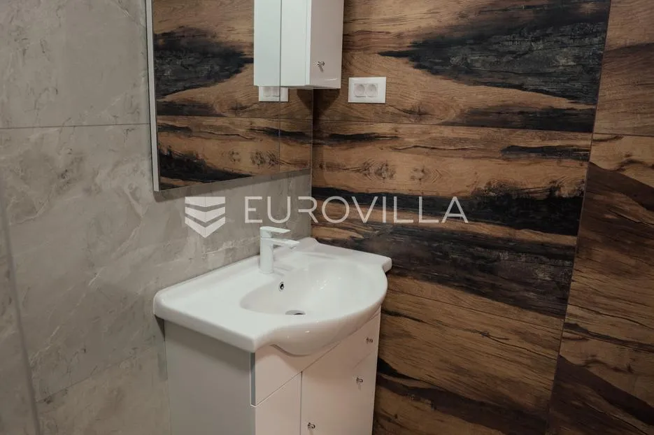 vukovar, centar, novouređen poslovni prostor 106 m², odlična lokacija - slika 17