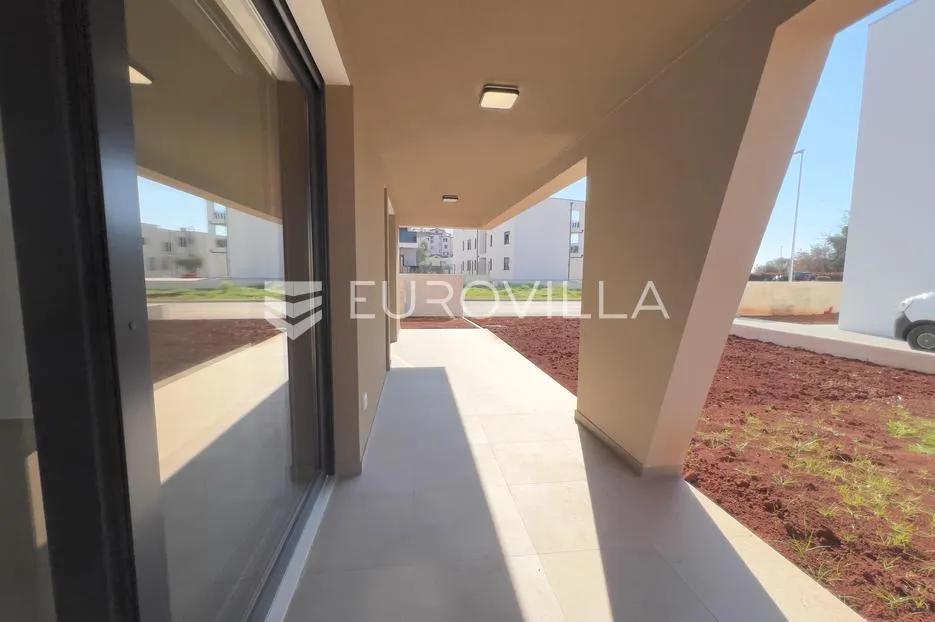 umag, novogradnja, stan u prizemlju, 64.77 m² s vrtom od 157 m² - slika 12