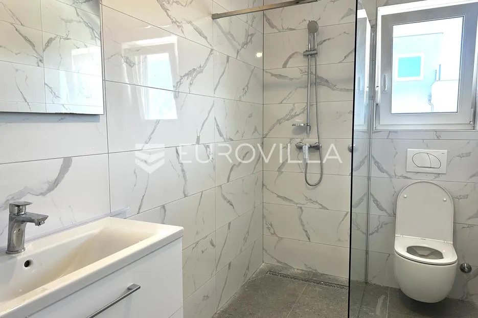 istra, umag, moderan stan s impresivnom krovnom terasom i pogledom na more - slika 6
