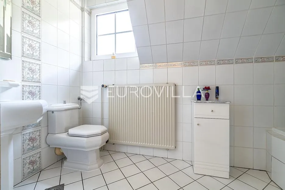 donja pušća, jedinstvena obiteljska villa, parcela 5000 m² - slika 24