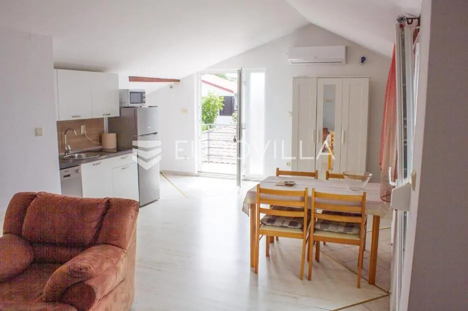 crikvenica, kuća s 8 apartmana i bazenom, 500 m od mora, izvrsna investicija - slika 21