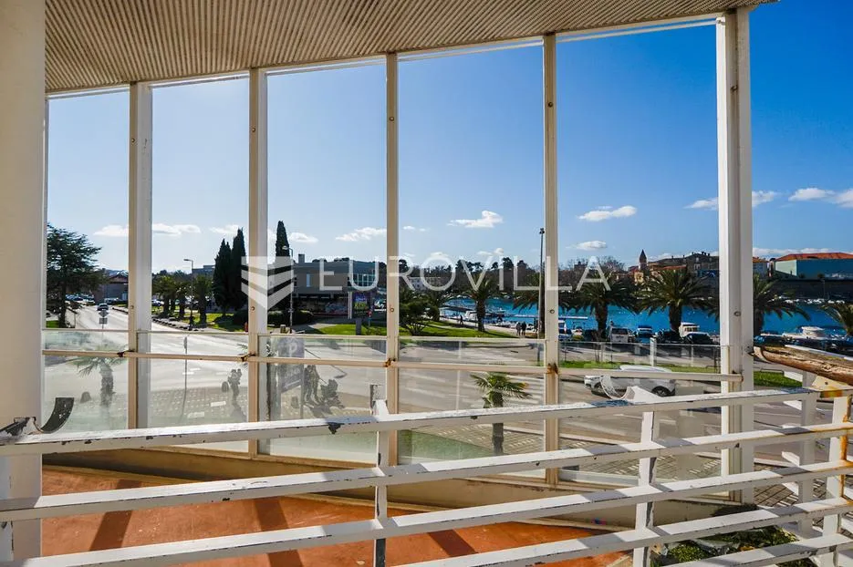 zadar, branimirova obala, moderan poslovni prostor s velikim staklenim stijenama i terasama, zakup - slika 26