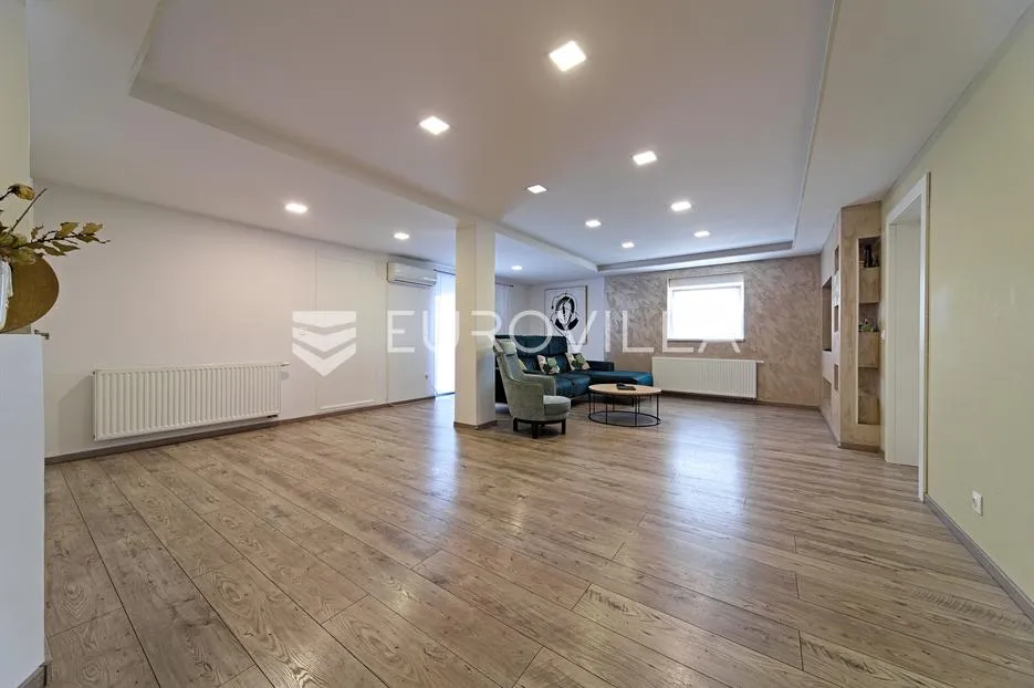 čepin, na prodaju prostrana kuća od 488 m² s tri stambene cjeline - slika 10