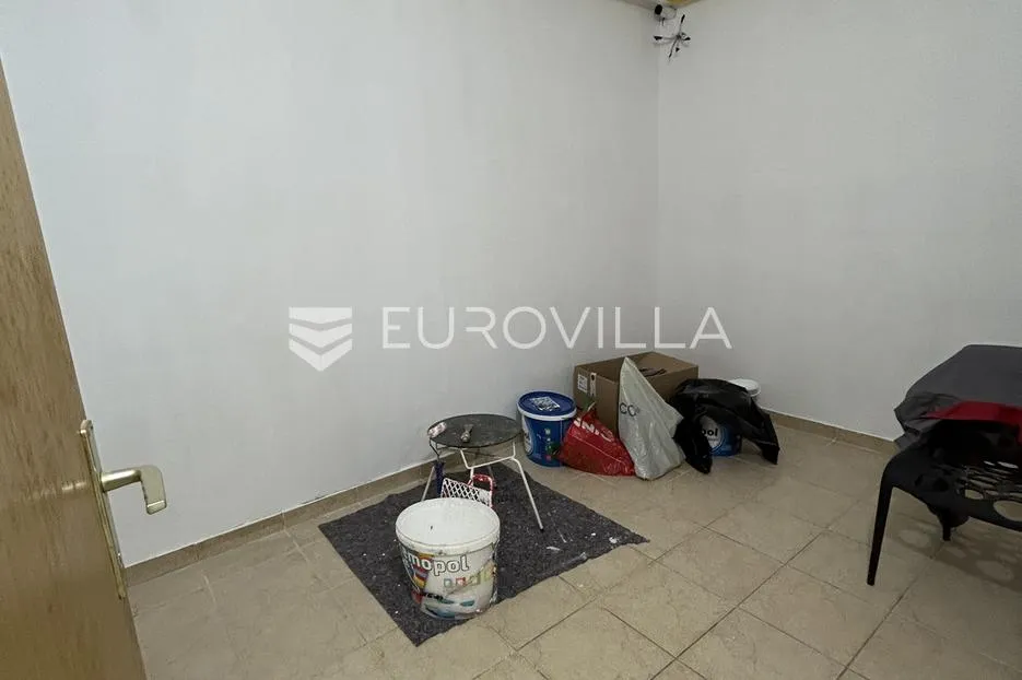pula, stoja - poslovni prostor na frekventnoj lokaciji - slika 11