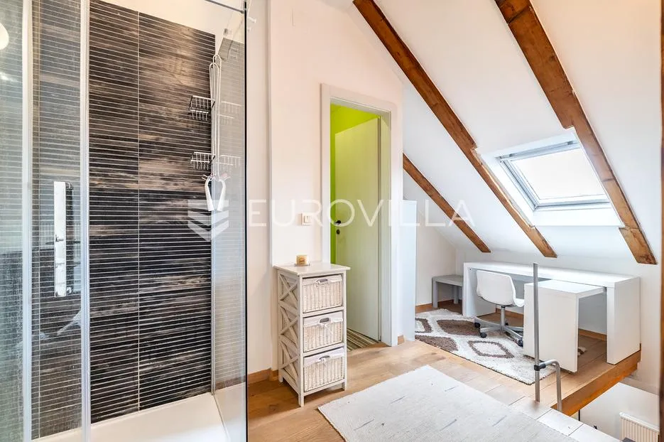 zagreb, centar, prostrani dvoetažni trosobni stan površine 107,5 m² - slika 11