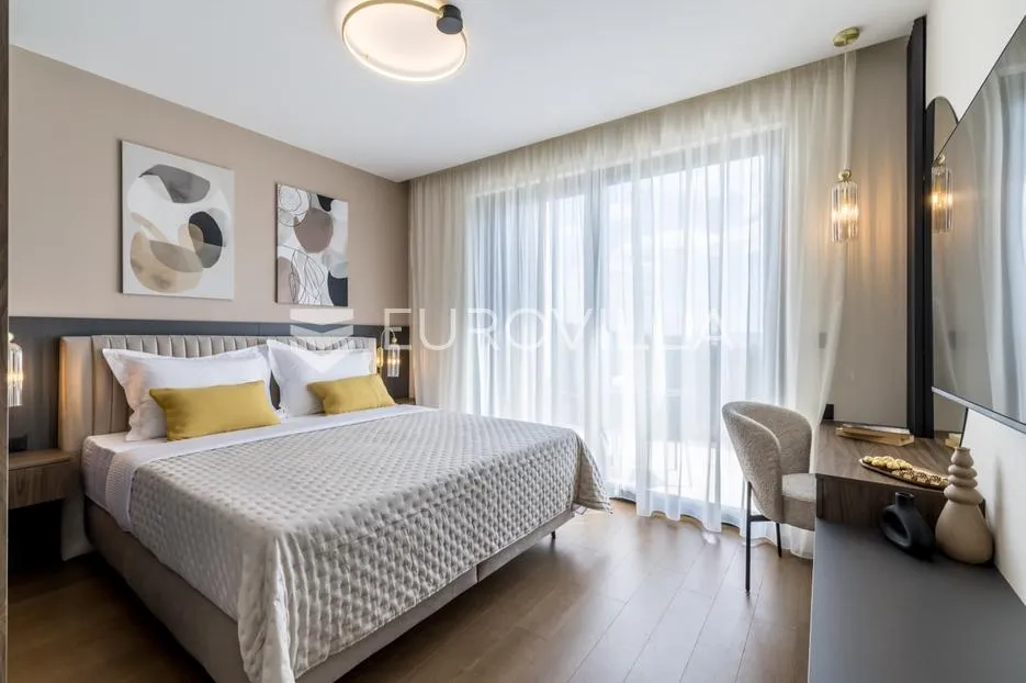 dugi rat, vila s bazenom i predivnim pogledom na more - slika 12