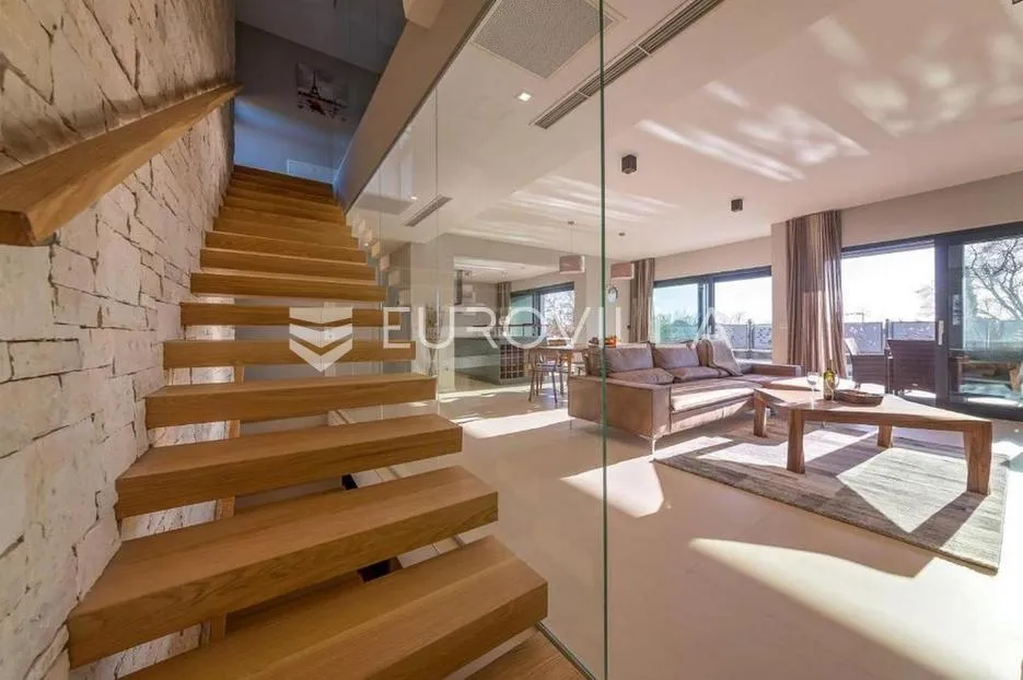 istra, poreč - moderna luksuzna vila udaljena 500 m od mora - slika 12