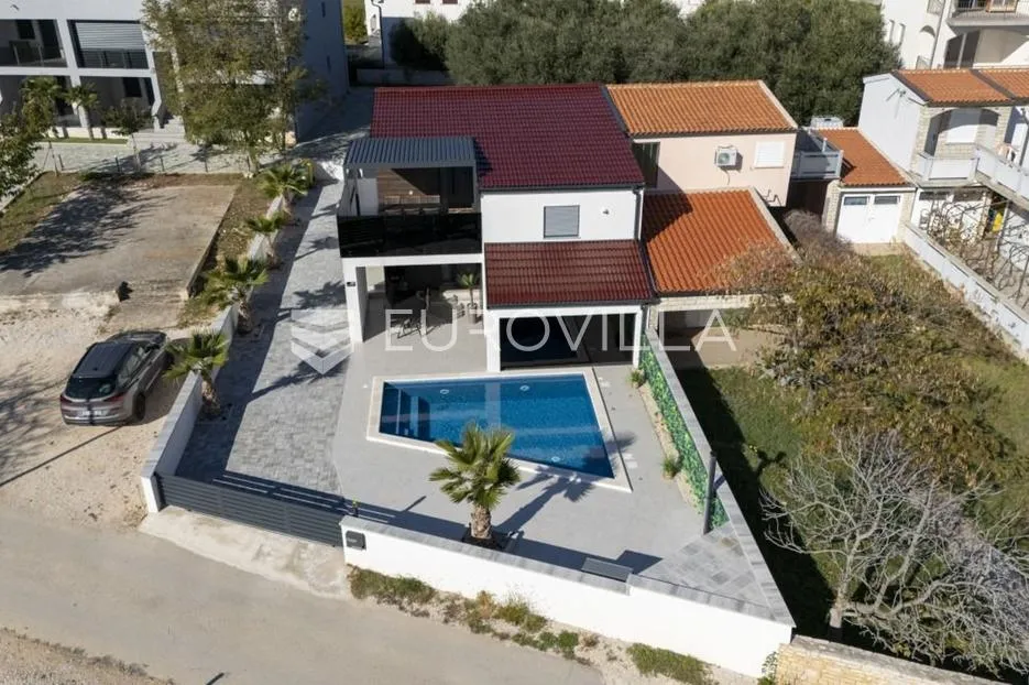 zadar, vir, moderna dvojna kuća s dva stana i bazenom u neposrednoj blizini plaže jadro - slika 41